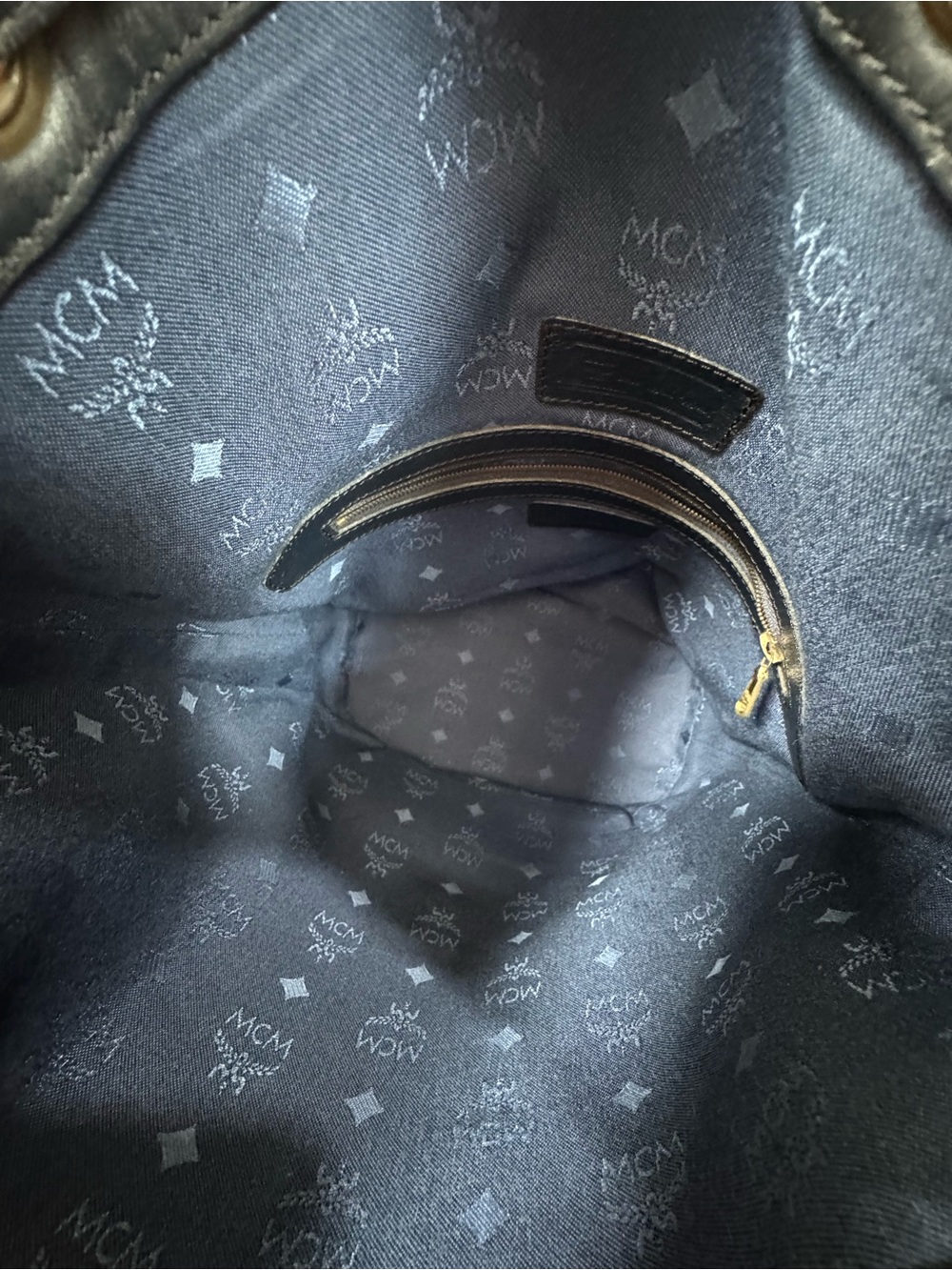 MCM Bucket Bag with drawstring - Picture 9 of 10